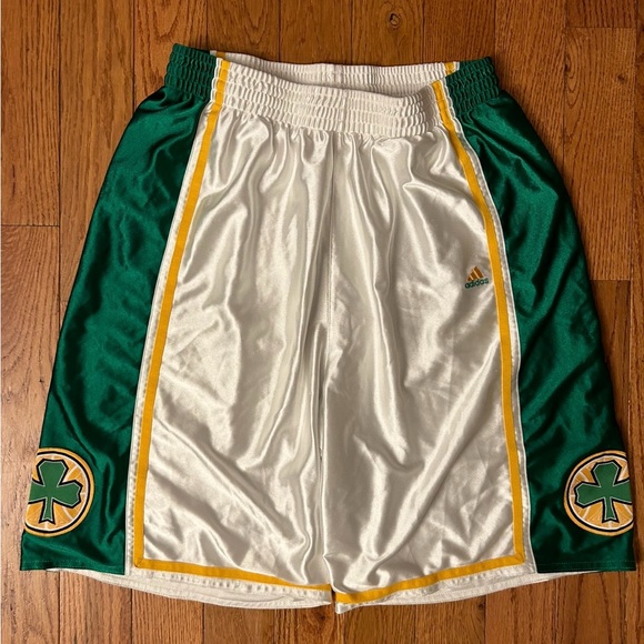 Notre Dame Fighting Irish Shimmer 2005 Adidas Vintage Basketball Shorts Size XL